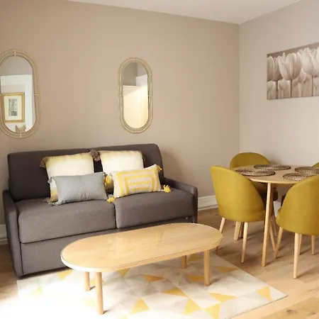 Parisien - Invalides * Paris