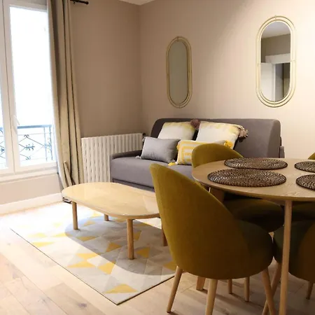 Parisien - Invalides * Paris