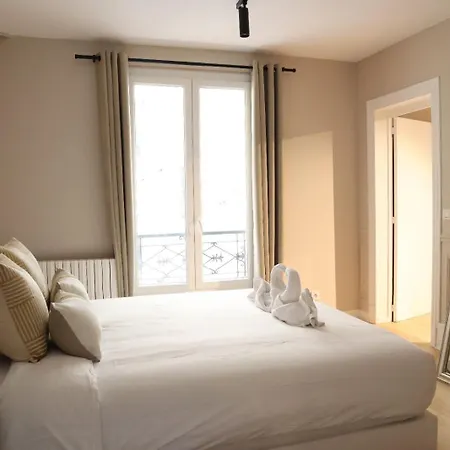 Parisien - Invalides Paris